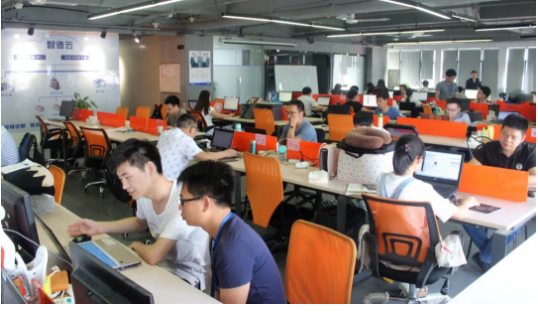 摩尔软件办公环境